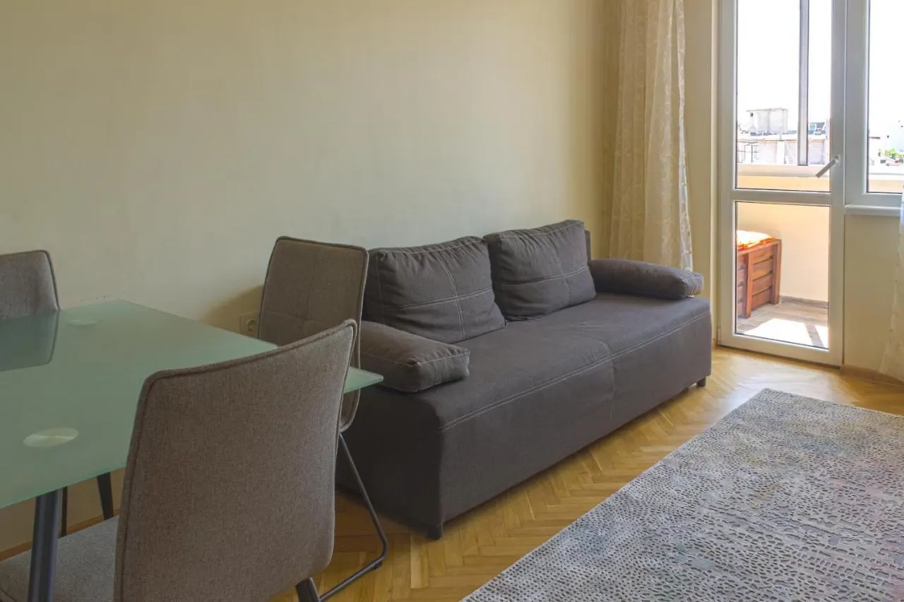 Central Train Station Flat With Port View Varna Apartmán