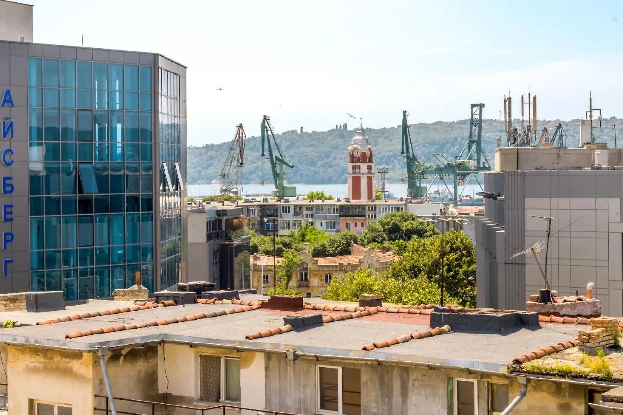 Central Train Station Flat With Port View Varna 0*,